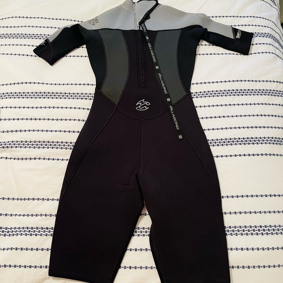 Women’s Billabong Shorty Springsuit - Picture 2 of 3